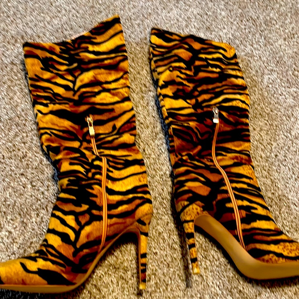 New Women’s Tiger Boots U.S. Size 9/European Size 40 (Without Original Box)